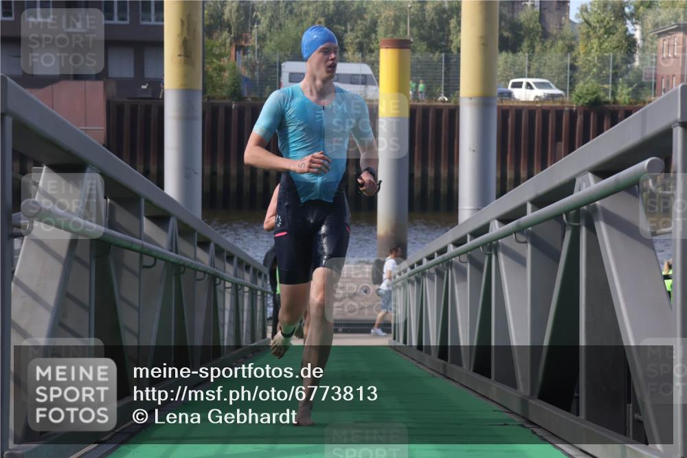11.08.2024 - GEWOBA Citytriathlon Bremen Lena Gebhardt http://msf.ph/oto/6773813 11.08.2024 10:09:38 Schwimmen 4, 9, 11, 27, 42, 48, 58, 69, 78, 99, 109 meine-sportfotos.de