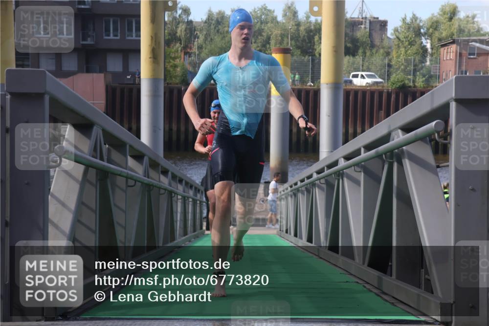 11.08.2024 - GEWOBA Citytriathlon Bremen Lena Gebhardt http://msf.ph/oto/6773820 11.08.2024 10:09:38 Schwimmen 4, 9, 11, 27, 42, 48, 58, 69, 78, 99, 109 meine-sportfotos.de