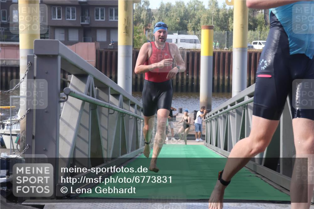 11.08.2024 - GEWOBA Citytriathlon Bremen Lena Gebhardt http://msf.ph/oto/6773831 11.08.2024 10:09:39 Schwimmen 4, 9, 11, 27, 42, 48, 58, 69, 78, 99, 109 meine-sportfotos.de