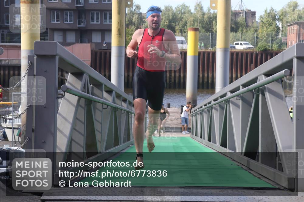 11.08.2024 - GEWOBA Citytriathlon Bremen Lena Gebhardt http://msf.ph/oto/6773836 11.08.2024 10:09:40 Schwimmen 4, 9, 11, 27, 42, 48, 58, 69, 78, 99, 109 meine-sportfotos.de