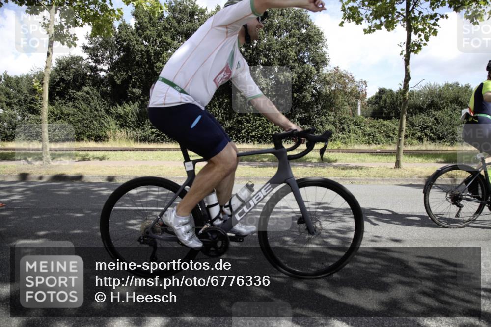 11.08.2024 - GEWOBA Citytriathlon Bremen H.Heesch http://msf.ph/oto/6776336 11.08.2024 12:05:14 Radfahren 783, 864, 865, 1019 meine-sportfotos.de