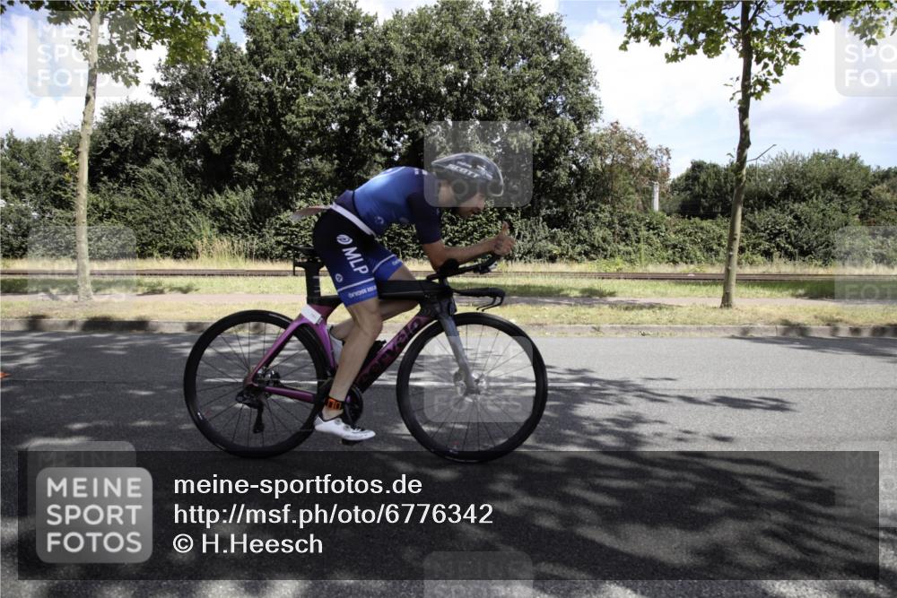 11.08.2024 - GEWOBA Citytriathlon Bremen H.Heesch http://msf.ph/oto/6776342 11.08.2024 12:05:22 Radfahren 783, 805, 864, 865 meine-sportfotos.de