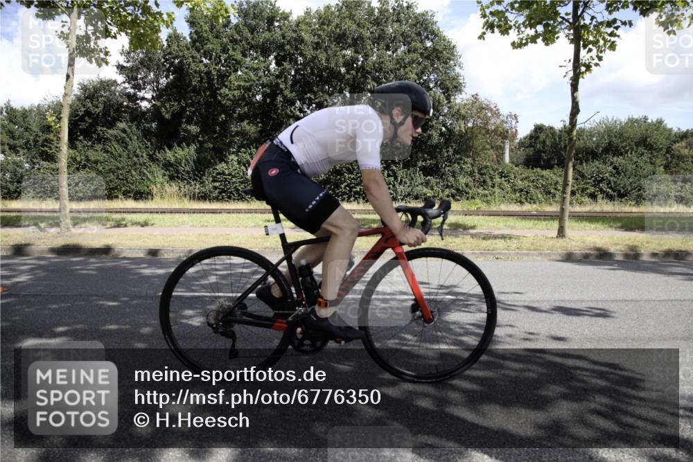 11.08.2024 - GEWOBA Citytriathlon Bremen H.Heesch http://msf.ph/oto/6776350 11.08.2024 12:05:46 Radfahren 752, 760, 920, 928 meine-sportfotos.de