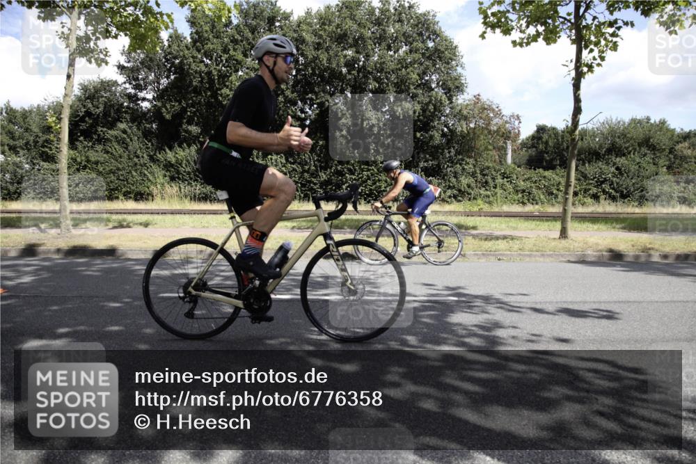 11.08.2024 - GEWOBA Citytriathlon Bremen H.Heesch http://msf.ph/oto/6776358 11.08.2024 12:06:03 Radfahren 703, 752, 860, 870, 928 meine-sportfotos.de