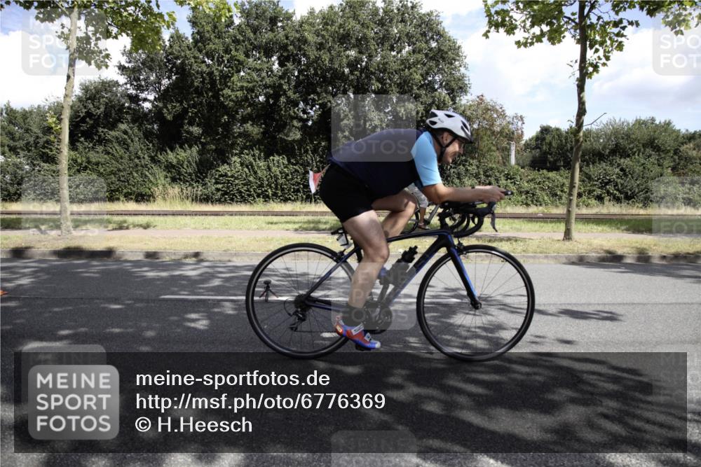 11.08.2024 - GEWOBA Citytriathlon Bremen H.Heesch http://msf.ph/oto/6776369 11.08.2024 12:06:28 Radfahren 924, 934, 978 meine-sportfotos.de