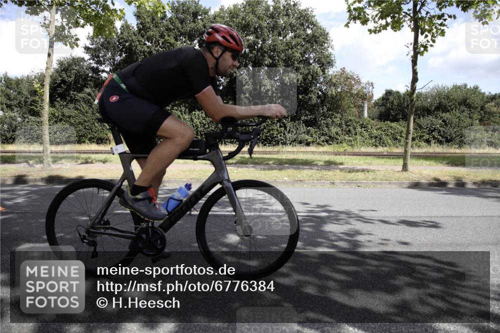 11.08.2024 - GEWOBA Citytriathlon Bremen H.Heesch http://msf.ph/oto/6776384 11.08.2024 12:06:54 Radfahren 815, 886, 910, 915, 939, 1025 meine-sportfotos.de
