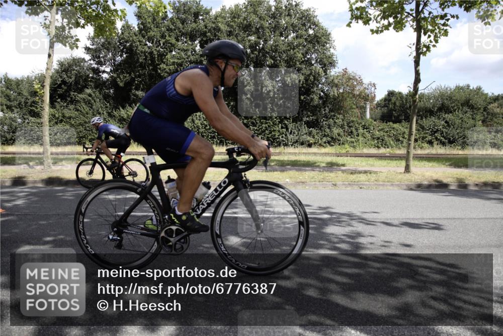 11.08.2024 - GEWOBA Citytriathlon Bremen H.Heesch http://msf.ph/oto/6776387 11.08.2024 12:06:55 Radfahren 815, 886, 910, 915, 939, 1025 meine-sportfotos.de