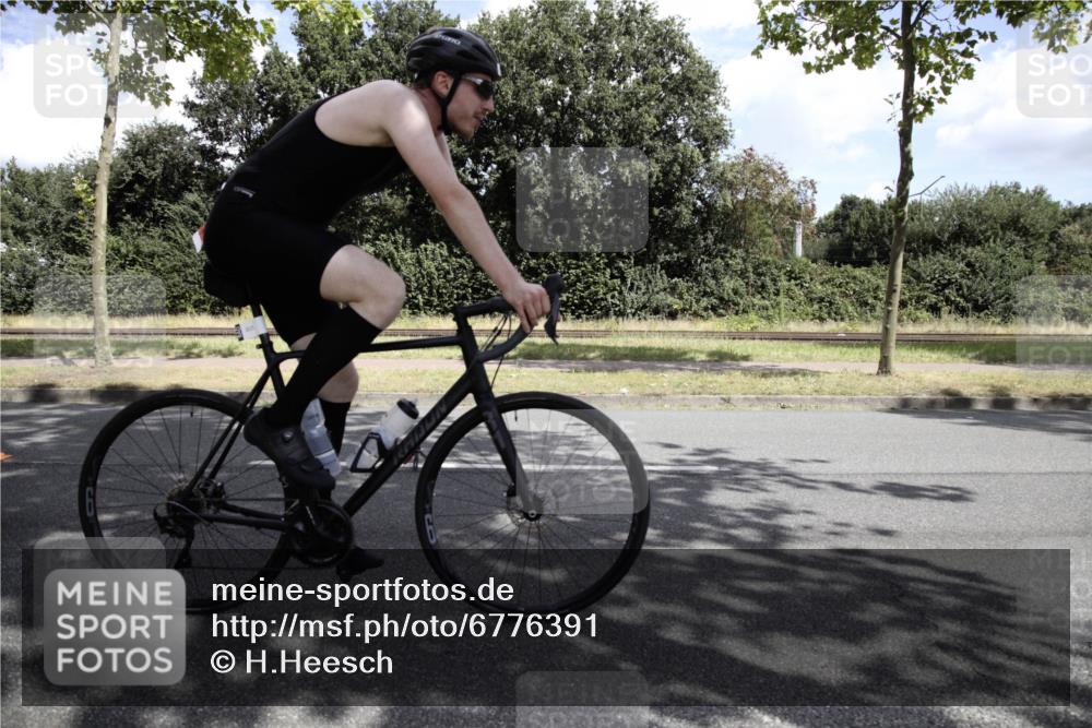 11.08.2024 - GEWOBA Citytriathlon Bremen H.Heesch http://msf.ph/oto/6776391 11.08.2024 12:06:58 Radfahren 815, 886, 910, 915, 939 meine-sportfotos.de