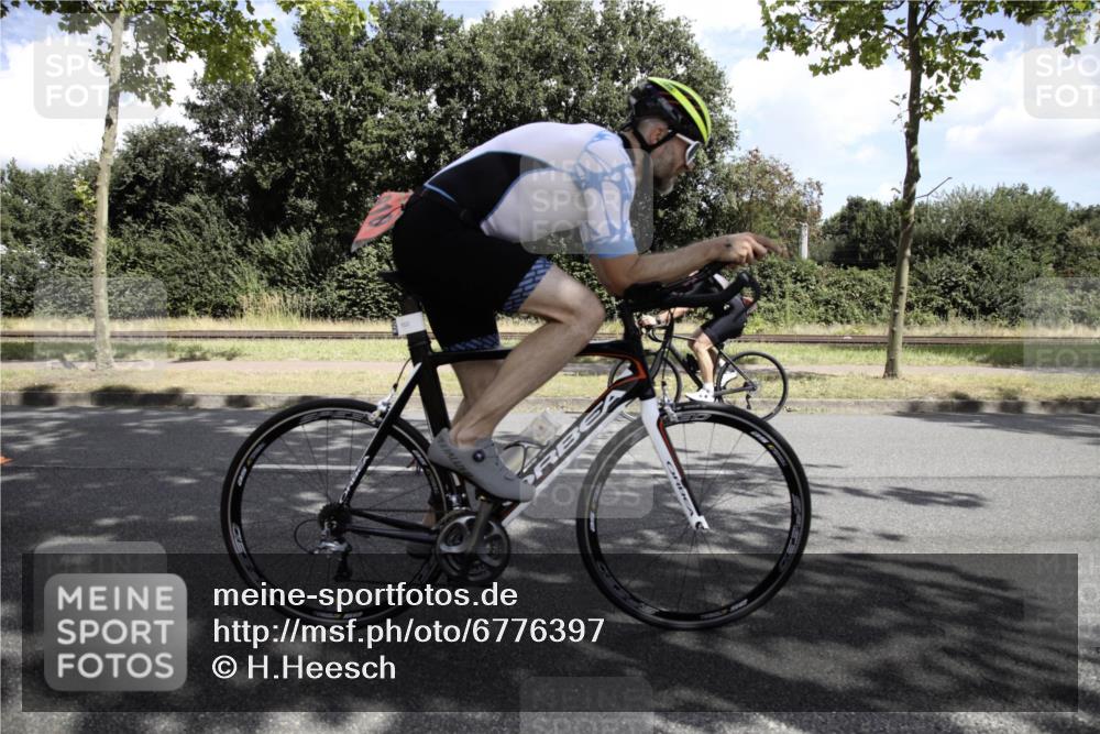 11.08.2024 - GEWOBA Citytriathlon Bremen H.Heesch http://msf.ph/oto/6776397 11.08.2024 12:07:04 Radfahren 815, 901, 910, 939, 1015 meine-sportfotos.de