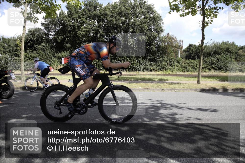 11.08.2024 - GEWOBA Citytriathlon Bremen H.Heesch http://msf.ph/oto/6776403 11.08.2024 12:07:18 Radfahren 779, 792, 812, 847, 848, 901, 1015, 1037 meine-sportfotos.de