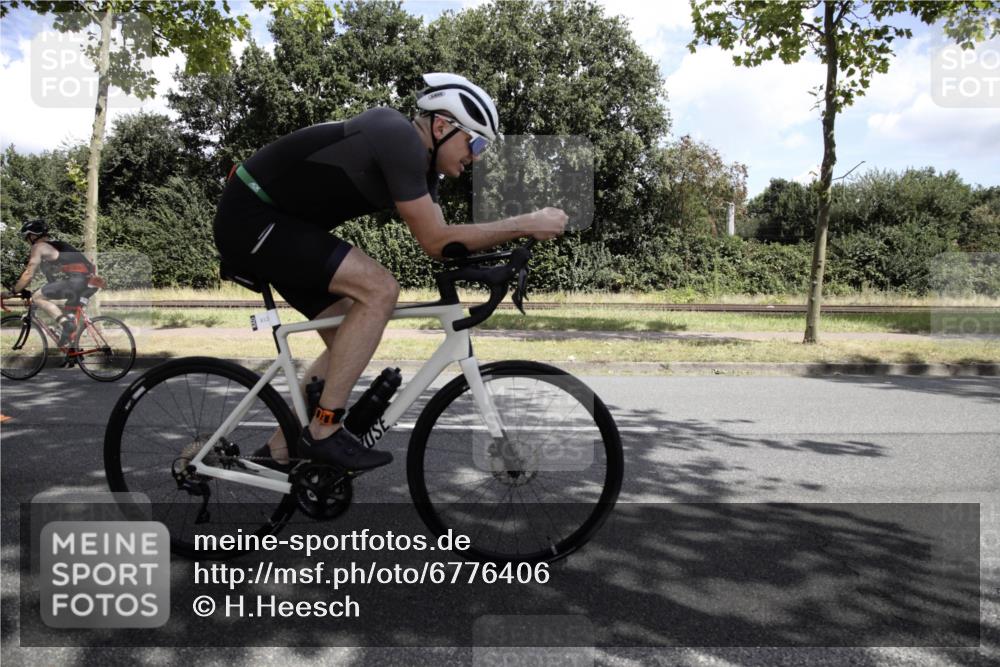 11.08.2024 - GEWOBA Citytriathlon Bremen H.Heesch http://msf.ph/oto/6776406 11.08.2024 12:07:23 Radfahren 779, 792, 794, 812, 817, 847, 848, 901, 1015, 1037 meine-sportfotos.de