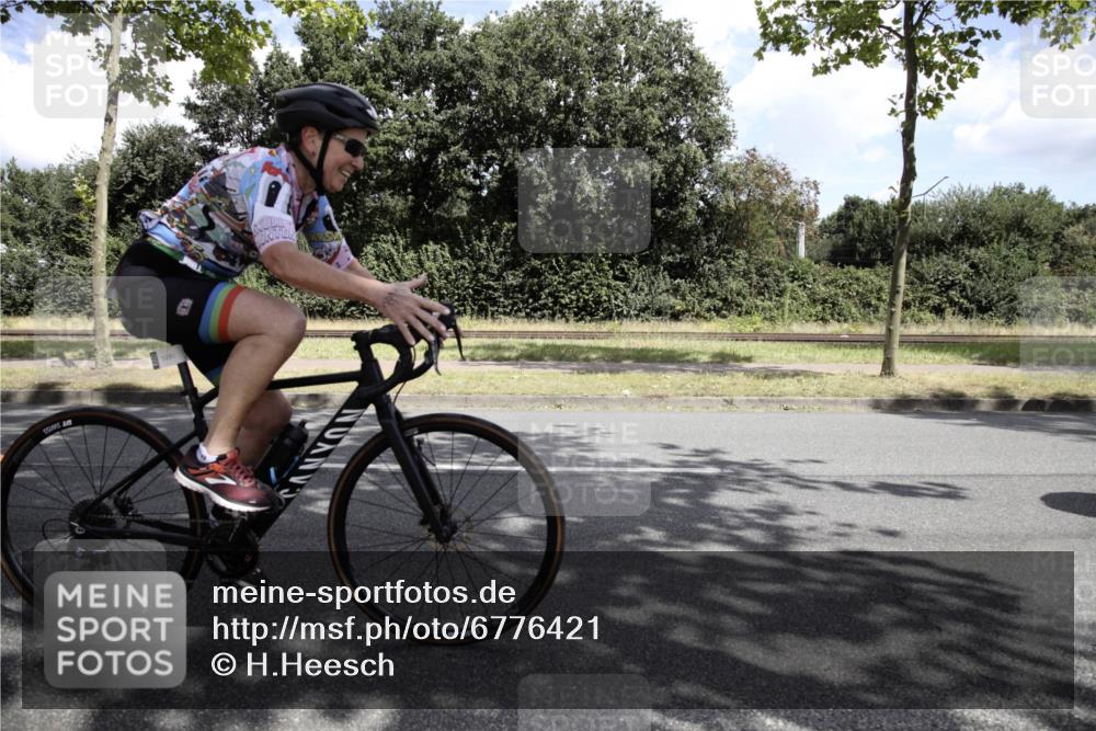 11.08.2024 - GEWOBA Citytriathlon Bremen H.Heesch http://msf.ph/oto/6776421 11.08.2024 12:07:29 Radfahren 779, 785, 792, 794, 812, 817, 847, 848, 929, 1037 meine-sportfotos.de
