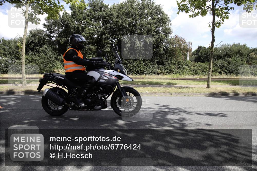 11.08.2024 - GEWOBA Citytriathlon Bremen H.Heesch http://msf.ph/oto/6776424 11.08.2024 12:07:31 Radfahren 779, 785, 792, 794, 812, 817, 829, 847, 848, 929, 1037 meine-sportfotos.de