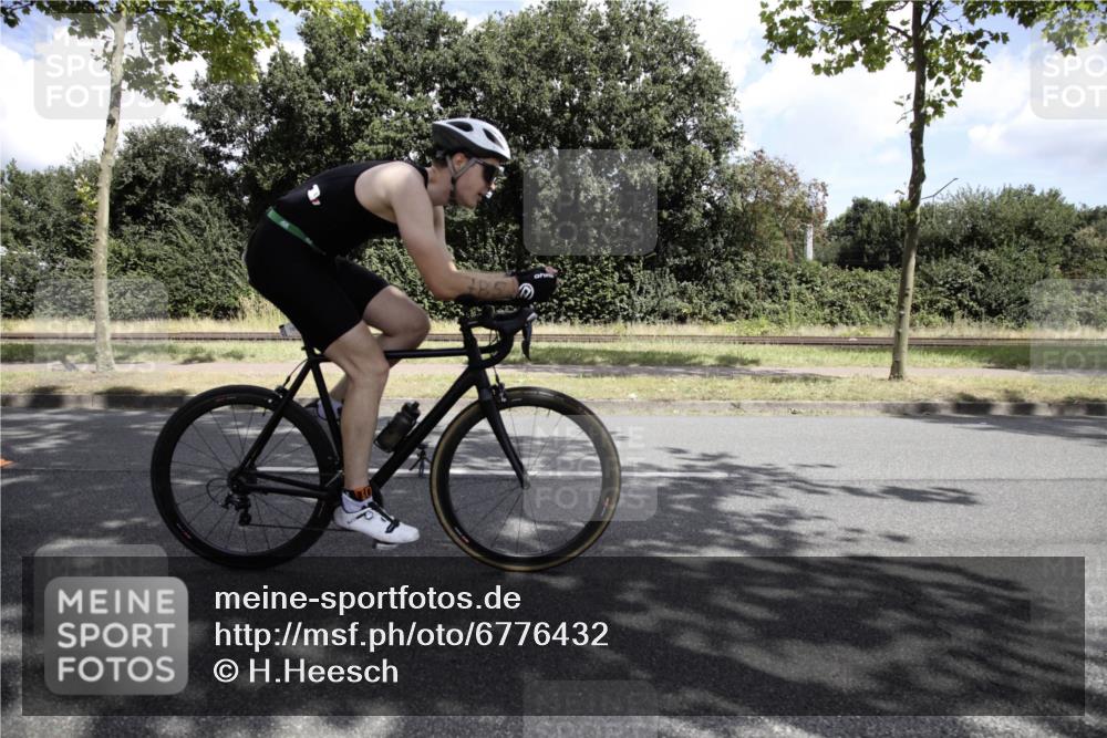 11.08.2024 - GEWOBA Citytriathlon Bremen H.Heesch http://msf.ph/oto/6776432 11.08.2024 12:07:41 Radfahren 785, 794, 809, 817, 829, 851, 929 meine-sportfotos.de