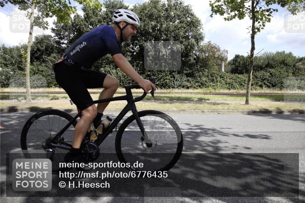 11.08.2024 - GEWOBA Citytriathlon Bremen H.Heesch http://msf.ph/oto/6776435 11.08.2024 12:07:43 Radfahren 785, 794, 809, 817, 829, 851, 929 meine-sportfotos.de