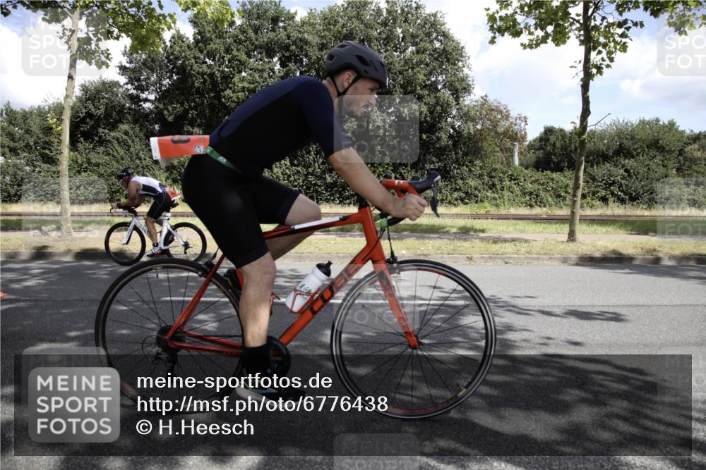 11.08.2024 - GEWOBA Citytriathlon Bremen H.Heesch http://msf.ph/oto/6776438 11.08.2024 12:07:48 Radfahren 785, 809, 817, 829, 851, 929 meine-sportfotos.de