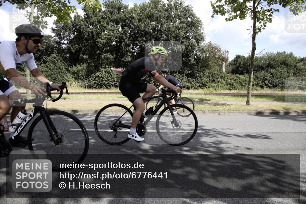 11.08.2024 - GEWOBA Citytriathlon Bremen H.Heesch http://msf.ph/oto/6776441 11.08.2024 12:07:54 Radfahren 809, 818, 829, 832, 851, 894, 929 meine-sportfotos.de