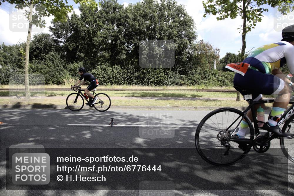 11.08.2024 - GEWOBA Citytriathlon Bremen H.Heesch http://msf.ph/oto/6776444 11.08.2024 12:07:55 Radfahren 809, 818, 829, 832, 851, 894 meine-sportfotos.de