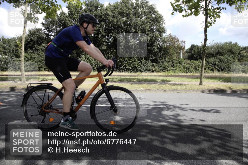 11.08.2024 - GEWOBA Citytriathlon Bremen H.Heesch http://msf.ph/oto/6776447 11.08.2024 12:07:57 Radfahren 809, 818, 832, 851, 894, 949 meine-sportfotos.de