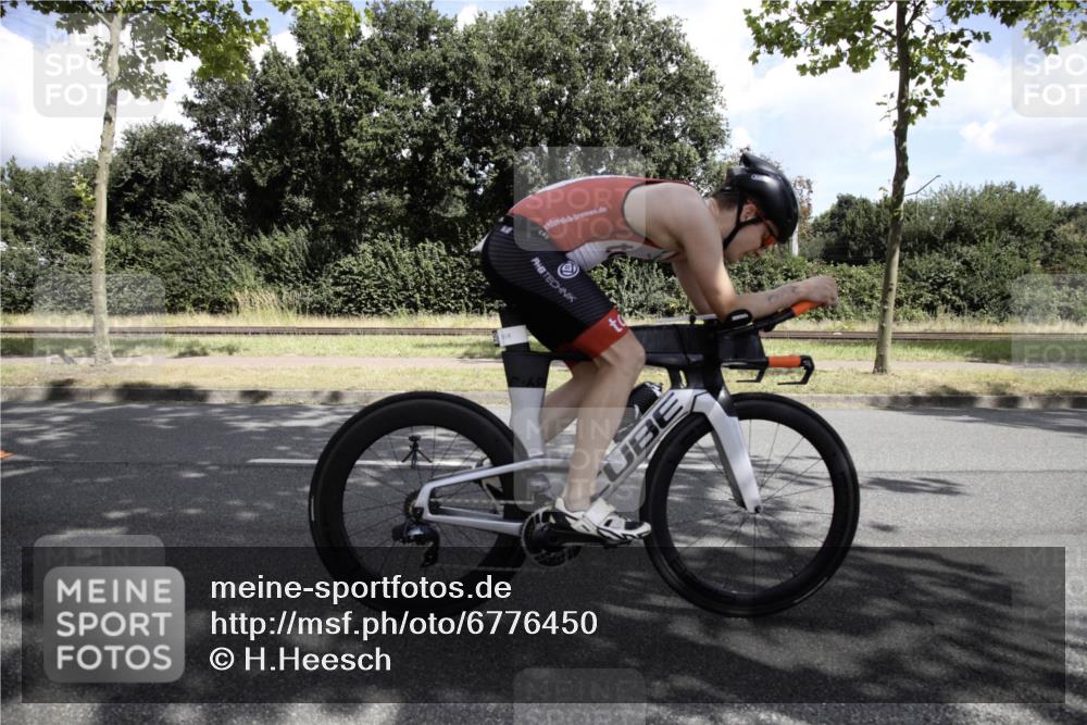 11.08.2024 - GEWOBA Citytriathlon Bremen H.Heesch http://msf.ph/oto/6776450 11.08.2024 12:08:03 Radfahren 748, 762, 803, 809, 818, 832, 851, 894, 949 meine-sportfotos.de