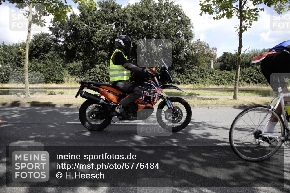 11.08.2024 - GEWOBA Citytriathlon Bremen H.Heesch http://msf.ph/oto/6776484 11.08.2024 12:08:29 Radfahren 741, 881, 963, 966, 979, 981, 1021 meine-sportfotos.de