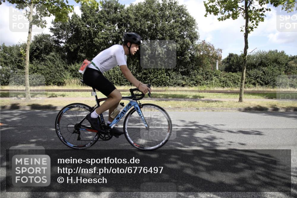 11.08.2024 - GEWOBA Citytriathlon Bremen H.Heesch http://msf.ph/oto/6776497 11.08.2024 12:08:43 Radfahren 741, 742, 796, 892, 963, 966, 981, 1022 meine-sportfotos.de