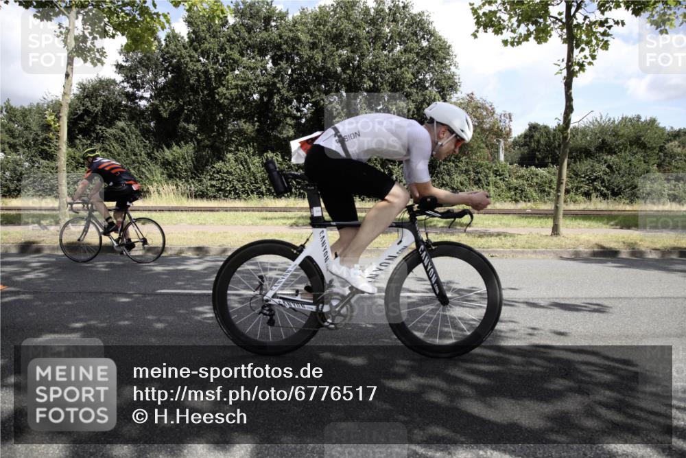 11.08.2024 - GEWOBA Citytriathlon Bremen H.Heesch http://msf.ph/oto/6776517 11.08.2024 12:09:05 Radfahren 793, 844, 866, 889, 917, 932 meine-sportfotos.de