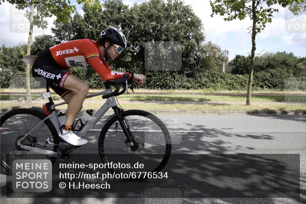 11.08.2024 - GEWOBA Citytriathlon Bremen H.Heesch http://msf.ph/oto/6776534 11.08.2024 12:09:26 Radfahren 787, 793, 863, 866, 932 meine-sportfotos.de