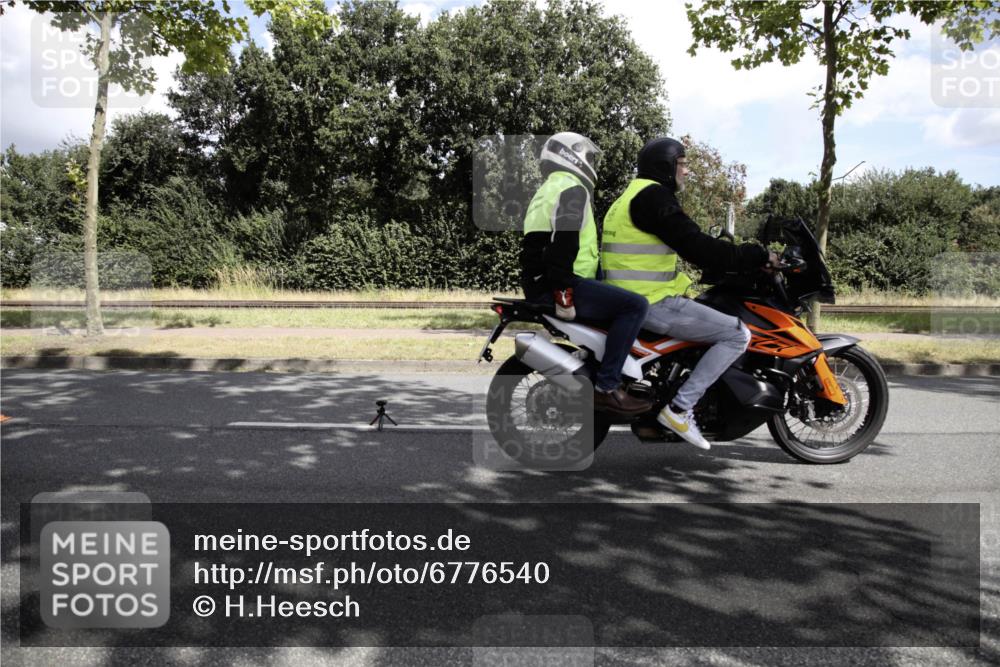 11.08.2024 - GEWOBA Citytriathlon Bremen H.Heesch http://msf.ph/oto/6776540 11.08.2024 12:09:28 Radfahren 751, 787, 793, 863, 866, 932 meine-sportfotos.de