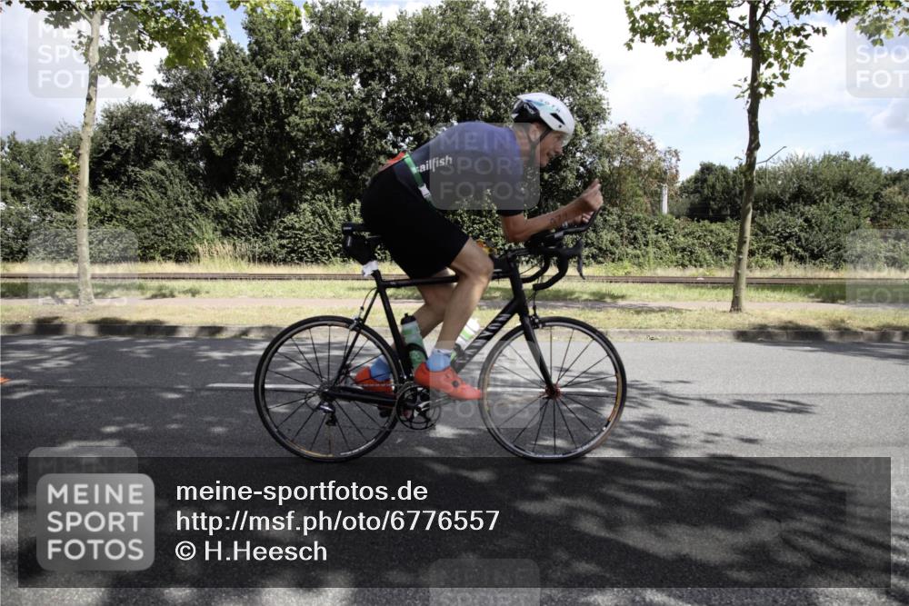 11.08.2024 - GEWOBA Citytriathlon Bremen H.Heesch http://msf.ph/oto/6776557 11.08.2024 12:10:23 Radfahren 745, 804, 945, 953, 971 meine-sportfotos.de