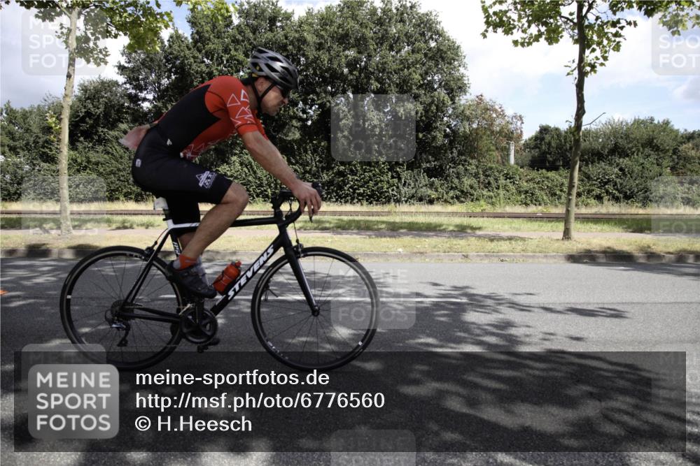 11.08.2024 - GEWOBA Citytriathlon Bremen H.Heesch http://msf.ph/oto/6776560 11.08.2024 12:10:29 Radfahren 745, 804, 878, 945, 971 meine-sportfotos.de