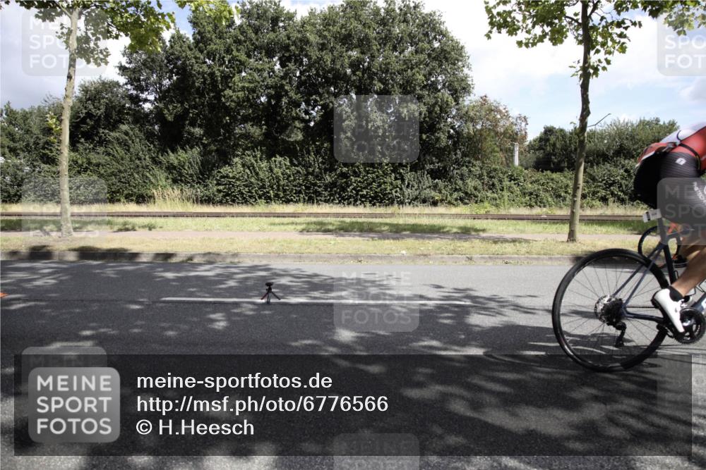 11.08.2024 - GEWOBA Citytriathlon Bremen H.Heesch http://msf.ph/oto/6776566 11.08.2024 12:10:34 Radfahren 745, 804, 878, 945 meine-sportfotos.de