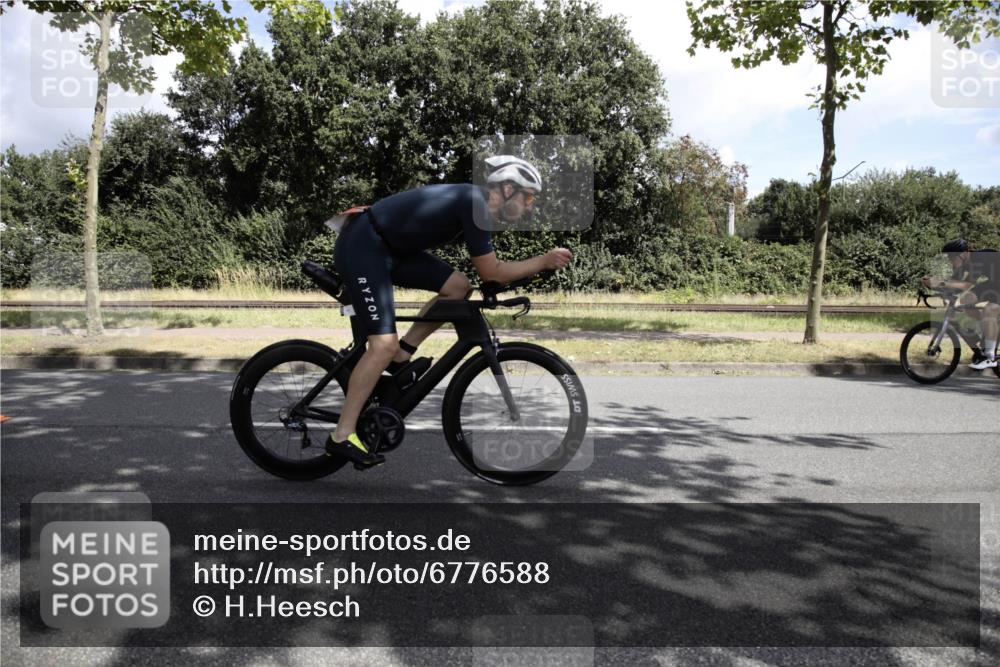 11.08.2024 - GEWOBA Citytriathlon Bremen H.Heesch http://msf.ph/oto/6776588 11.08.2024 12:11:05 Radfahren 824, 856, 876, 992, 1016 meine-sportfotos.de