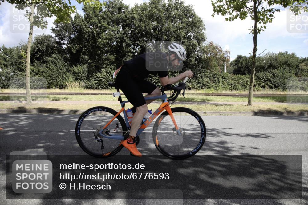 11.08.2024 - GEWOBA Citytriathlon Bremen H.Heesch http://msf.ph/oto/6776593 11.08.2024 12:11:27 Radfahren 891, 987, 1003, 1005, 1034 meine-sportfotos.de