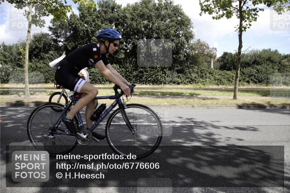 11.08.2024 - GEWOBA Citytriathlon Bremen H.Heesch http://msf.ph/oto/6776606 11.08.2024 12:11:40 Radfahren 823, 898, 987, 1003, 1005, 1017, 1034 meine-sportfotos.de