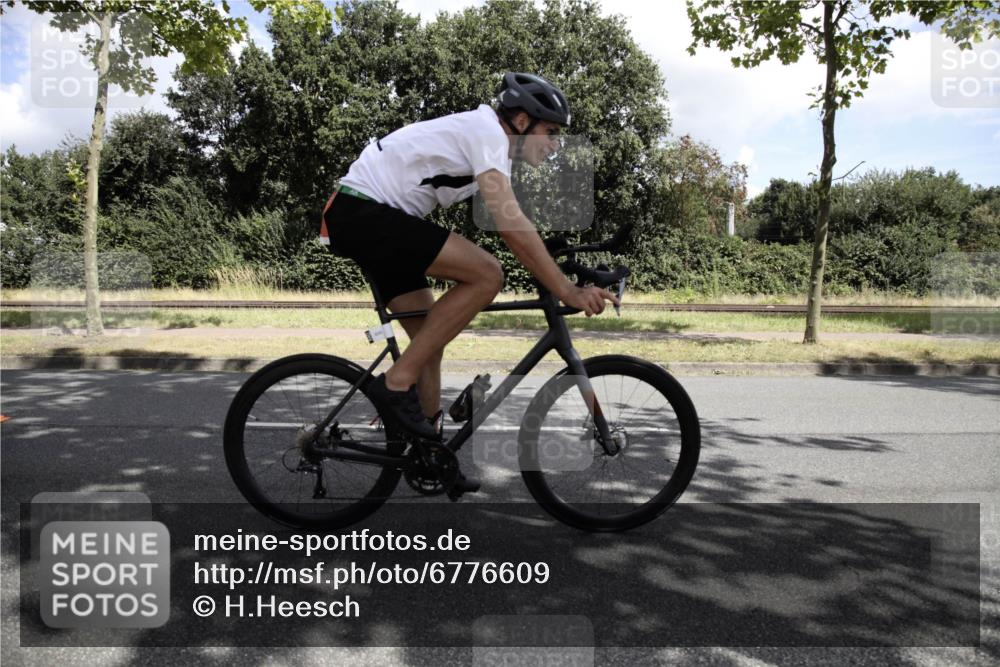 11.08.2024 - GEWOBA Citytriathlon Bremen H.Heesch http://msf.ph/oto/6776609 11.08.2024 12:11:45 Radfahren 781, 823, 898, 987, 1003, 1005, 1017, 1034 meine-sportfotos.de