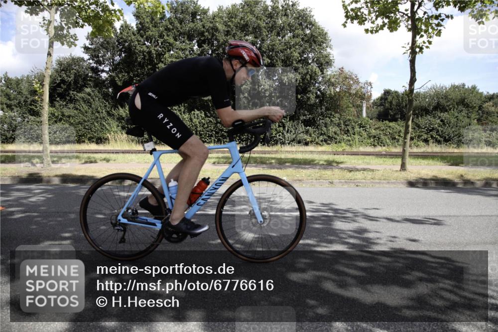 11.08.2024 - GEWOBA Citytriathlon Bremen H.Heesch http://msf.ph/oto/6776616 11.08.2024 12:11:53 Radfahren 781, 823, 898, 1017, 1038 meine-sportfotos.de