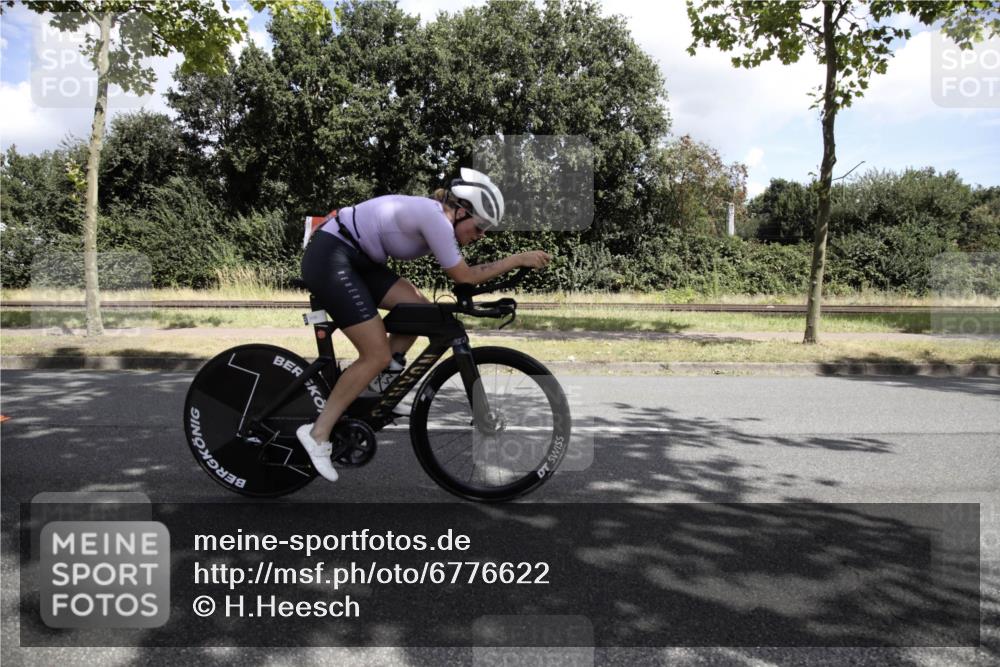 11.08.2024 - GEWOBA Citytriathlon Bremen H.Heesch http://msf.ph/oto/6776622 11.08.2024 12:12:02 Radfahren 781, 823, 1017, 1038 meine-sportfotos.de