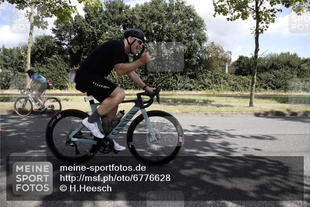 11.08.2024 - GEWOBA Citytriathlon Bremen H.Heesch http://msf.ph/oto/6776628 11.08.2024 12:12:35 Radfahren 749, 857, 960, 961, 993, 999 meine-sportfotos.de