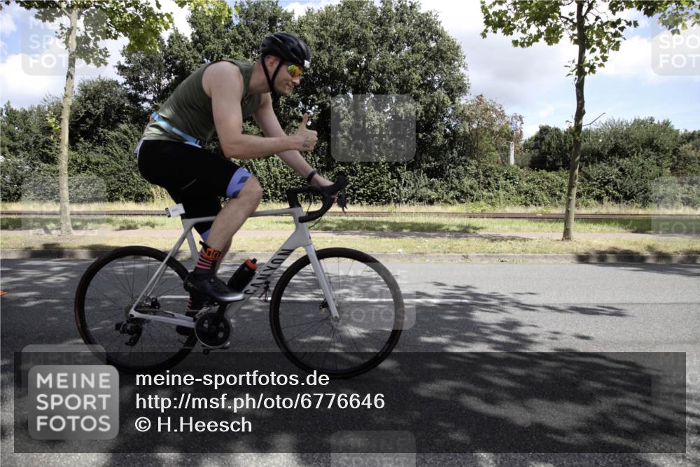 11.08.2024 - GEWOBA Citytriathlon Bremen H.Heesch http://msf.ph/oto/6776646 11.08.2024 12:12:57 Radfahren 743, 769, 788, 807, 831, 840, 857, 969, 999, 1009 meine-sportfotos.de