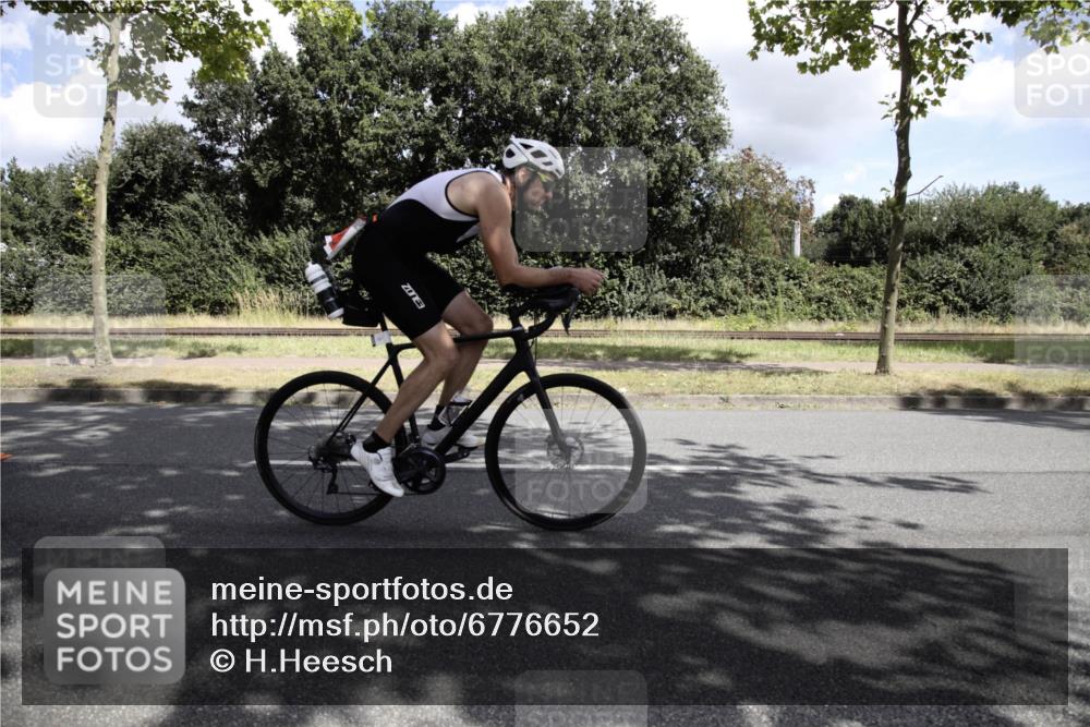 11.08.2024 - GEWOBA Citytriathlon Bremen H.Heesch http://msf.ph/oto/6776652 11.08.2024 12:13:04 Radfahren 743, 769, 788, 807, 831, 840, 969, 1009 meine-sportfotos.de