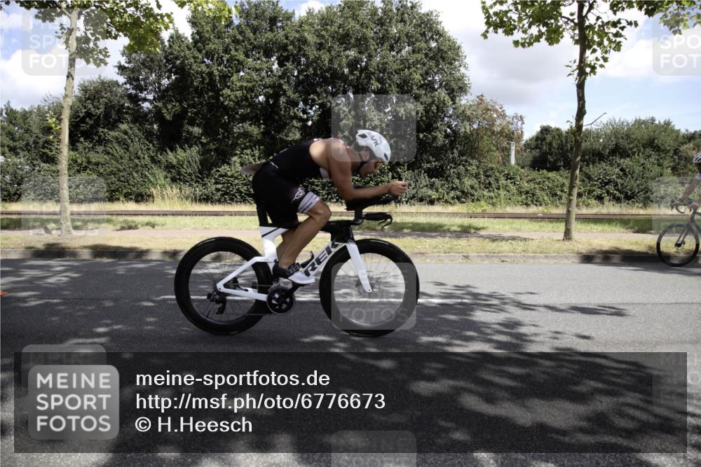11.08.2024 - GEWOBA Citytriathlon Bremen H.Heesch http://msf.ph/oto/6776673 11.08.2024 12:13:23 Radfahren 782, 797, 896, 1011 meine-sportfotos.de