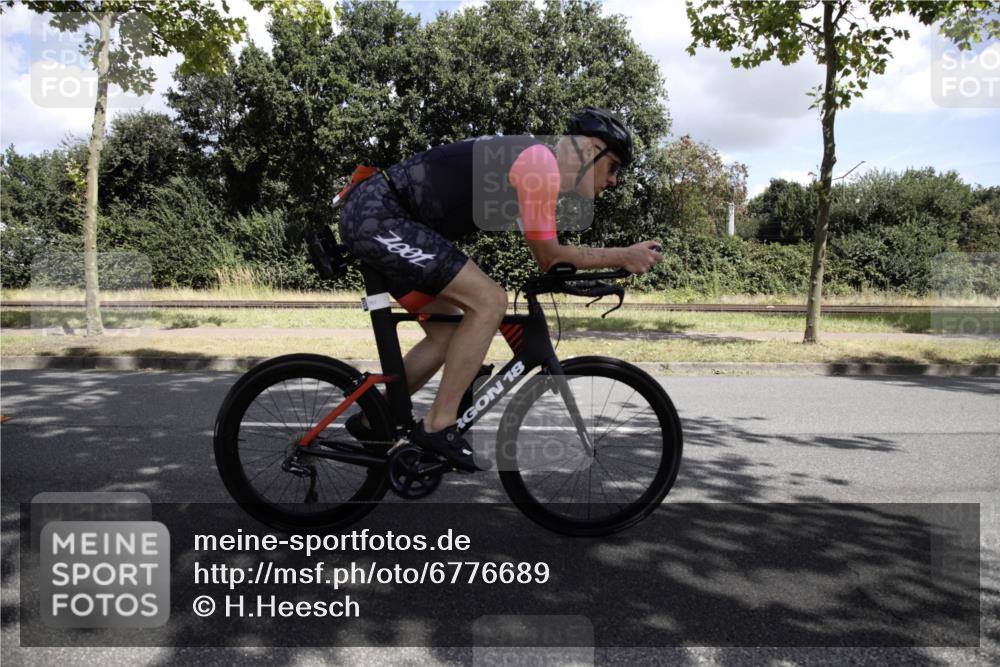 11.08.2024 - GEWOBA Citytriathlon Bremen H.Heesch http://msf.ph/oto/6776689 11.08.2024 12:13:57 Radfahren 772, 820, 902, 940, 957, 998 meine-sportfotos.de