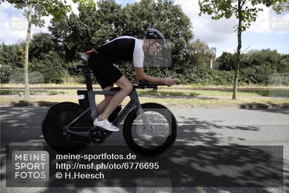 11.08.2024 - GEWOBA Citytriathlon Bremen H.Heesch http://msf.ph/oto/6776695 11.08.2024 12:14:04 Radfahren 772, 825, 902, 940, 957, 998 meine-sportfotos.de