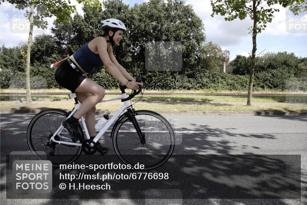 11.08.2024 - GEWOBA Citytriathlon Bremen H.Heesch http://msf.ph/oto/6776698 11.08.2024 12:14:06 Radfahren 772, 821, 825, 902, 940, 998 meine-sportfotos.de