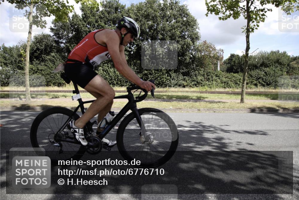 11.08.2024 - GEWOBA Citytriathlon Bremen H.Heesch http://msf.ph/oto/6776710 11.08.2024 12:14:20 Radfahren 772, 821, 825 meine-sportfotos.de