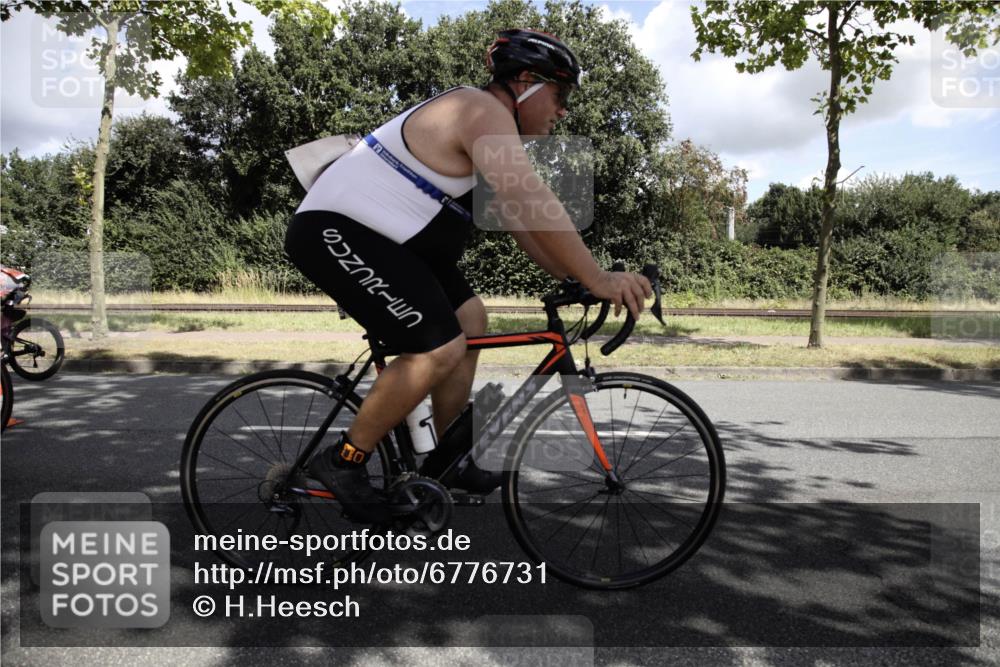 11.08.2024 - GEWOBA Citytriathlon Bremen H.Heesch http://msf.ph/oto/6776731 11.08.2024 12:15:32 Radfahren 744, 754, 897, 985 meine-sportfotos.de
