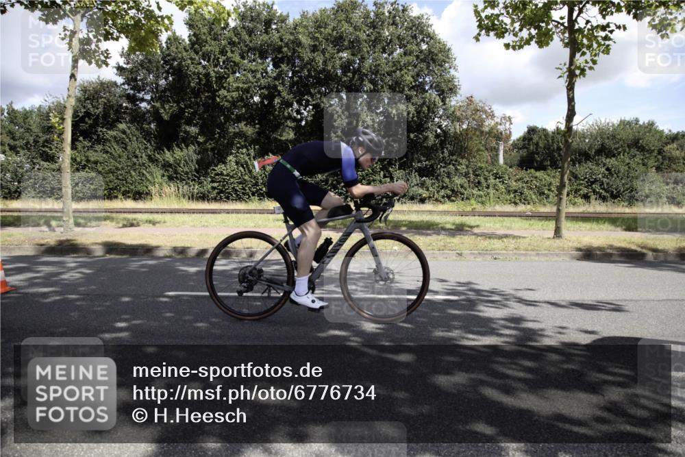 11.08.2024 - GEWOBA Citytriathlon Bremen H.Heesch http://msf.ph/oto/6776734 11.08.2024 12:15:33 Radfahren 744, 754, 897, 985 meine-sportfotos.de