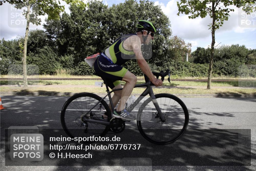 11.08.2024 - GEWOBA Citytriathlon Bremen H.Heesch http://msf.ph/oto/6776737 11.08.2024 12:15:44 Radfahren 767, 780, 786, 790, 791, 985, 989, 1020, 1036 meine-sportfotos.de