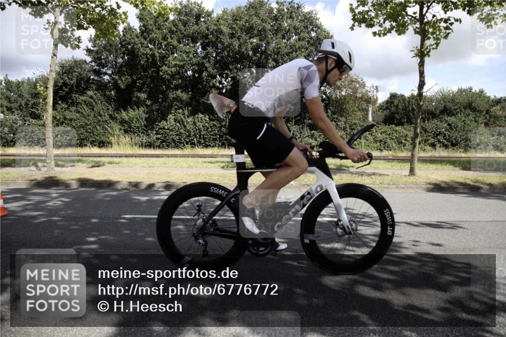 11.08.2024 - GEWOBA Citytriathlon Bremen H.Heesch http://msf.ph/oto/6776772 11.08.2024 12:16:06 Radfahren 767, 780, 800 meine-sportfotos.de
